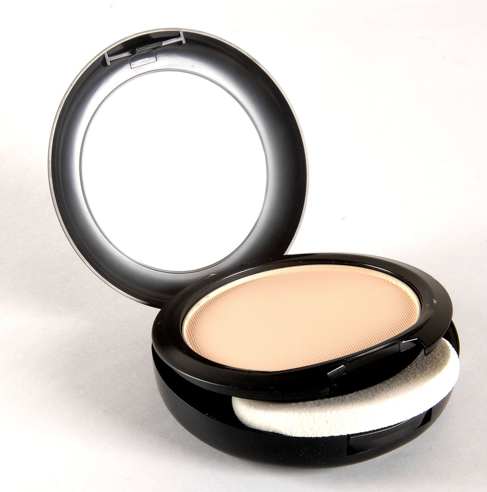 STUDIO FIX POWDER PLUS NC15 FOUNDATION
